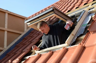 Pose de fenêtres de toit Velux à Corbon